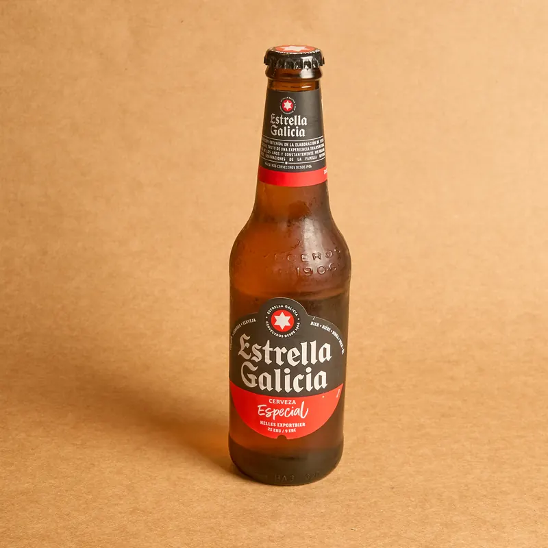 Cerveza Estrella Galicia fría, Tronco Grill