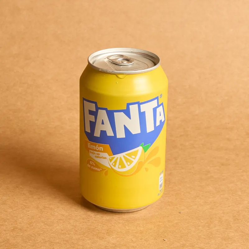 Fanta Limón bien fría con hielo, Tronco Grill