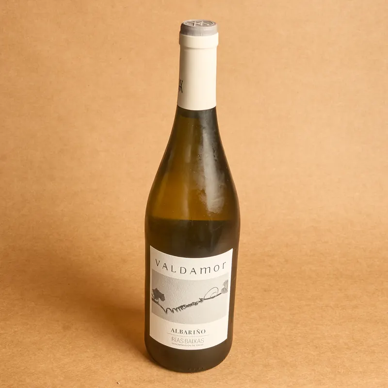 Botella de vino blanco Valdamor Albariño Tronco Grill